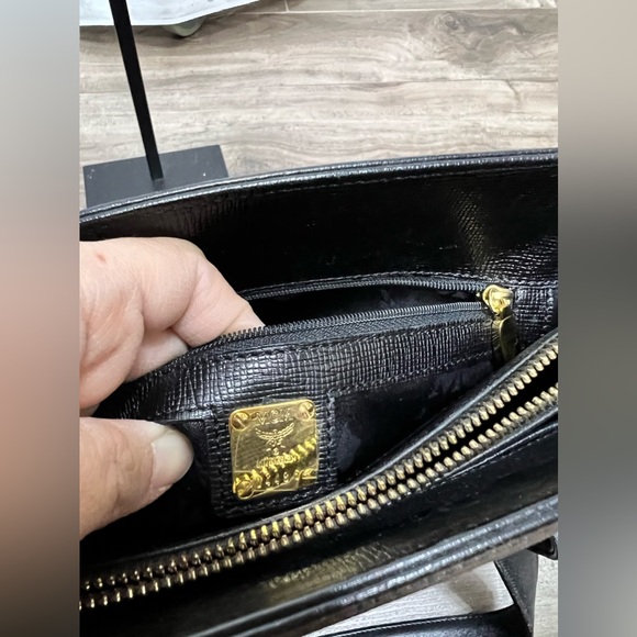 ❤️RARE❤️ MCM Authentic Bucket Bag with small purse inside - Picture 5 of 11